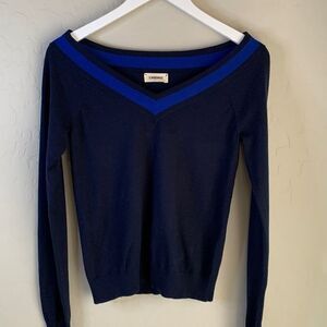 L‘ AGENCE navy blue long sleeve sweater with V-neck. Super soft material
